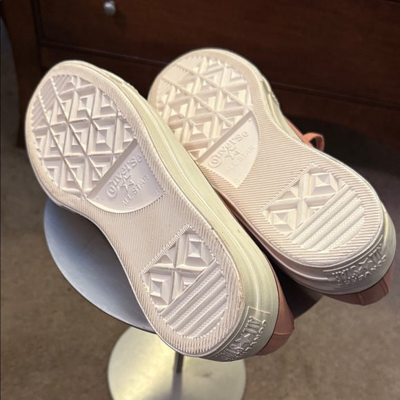 NWOT BLUSH PINK Converse Lace-Up Sneakers - Picture 8 of 15
